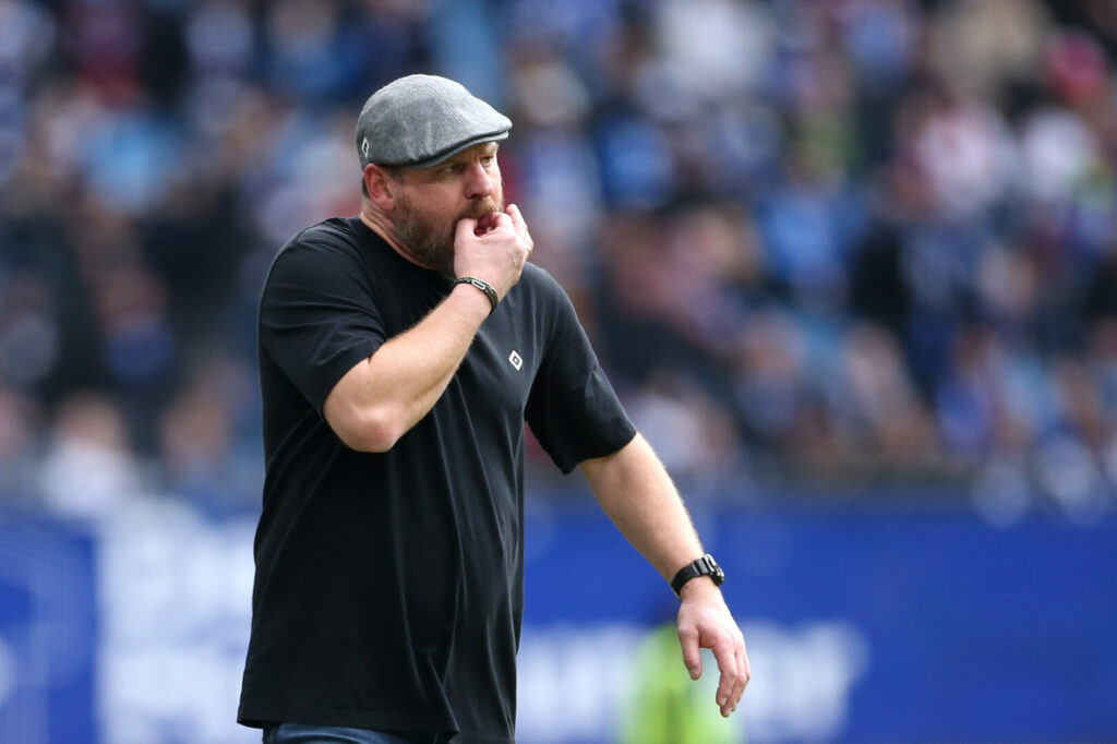 Steffen Baumgart würde Youssoufa Moukoko gerne beim HSV sehen.