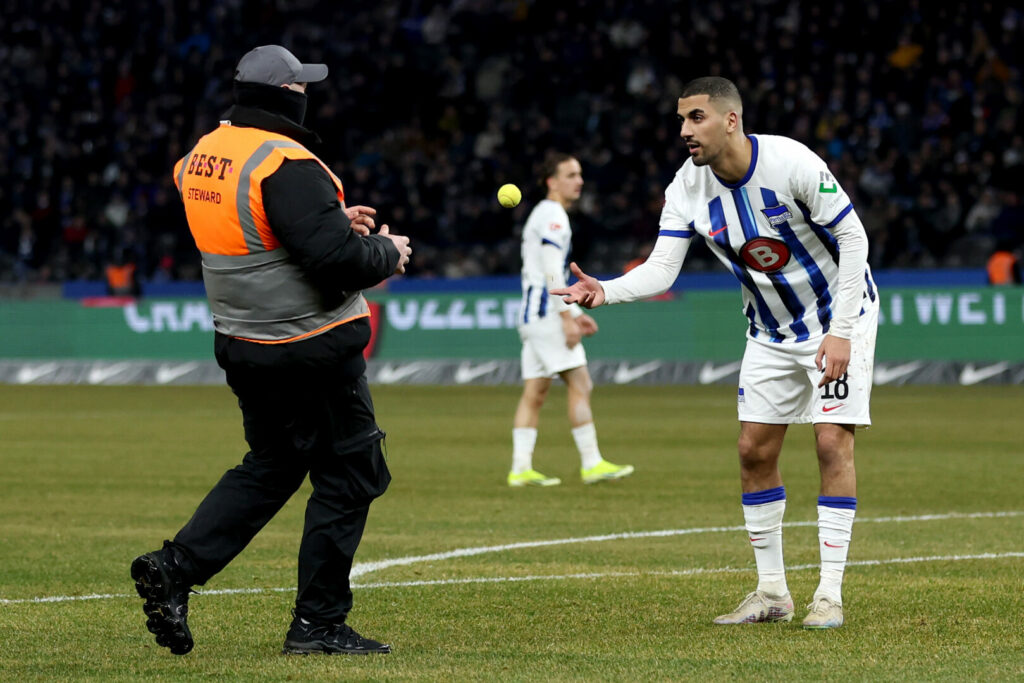 Hertha BSC-Spieler Aymen Barkok wurde am Samstagnacht in einem Berliner Lokal angegriffen