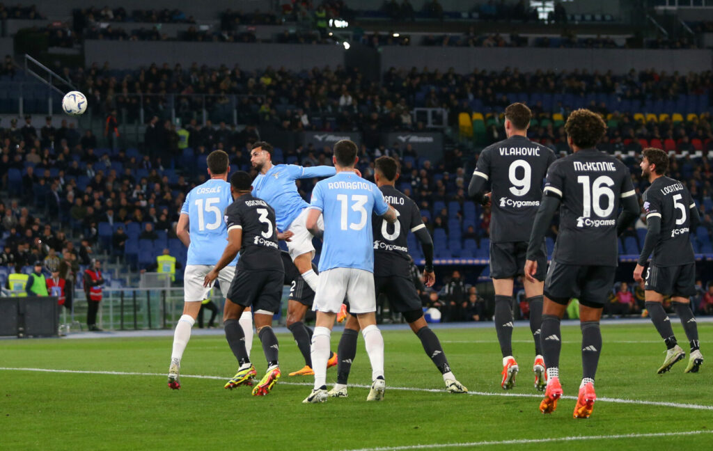 Lazio Rom hat im Halbfinal-Rückspiel der Coppa Italia den italienischen Rekordmeister Juventus zu Gast gehabt. Nachdem die Turiner das Hinspiel mit 2:0 gewinnen konnten, schnupperte Lazio lange an der Verlängerung. Ein spätes 1:2 durch den eingewechselten Arek Milik ebnete Juve letztendlich doch den Weg ins Finale. 