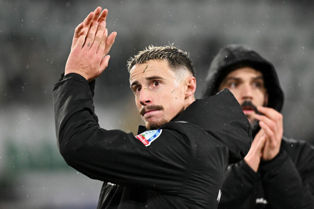 Werder-Kapitän Marco Friedl hat die feststehenden Abgänge von Nick Woltemade und Eren Dinkci mit Bedauern zur Kenntnis genommen. Außerdem plädierte er für eine Vertragsverlängerung mit Mitchell Weiser.