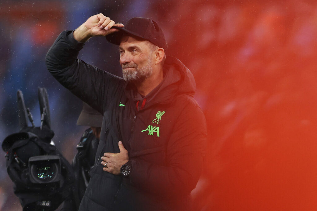 In nur zwei Tagen coacht Jürgen Klopp zum letzten Mal ein Spiel des FC Liverpool. Der Deutsche zählt ohne Frage zu den größten Trainern, die der LFC je hatte und prägte eine der dominantesten Ären der Klubgeschichte. Doch in fast neun Jahren holte Klopp "nur" einen Meistertitel und eine Champions-League. Im fünften Teil unserer Themenwoche stellen wir uns daher folgende Frage: Hat Jürgen Klopp beim FC Liverpool sogar underachieved?