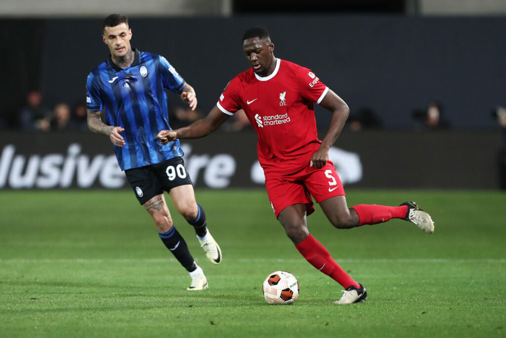 Ibrahima Konaté im Trikot der Reds.