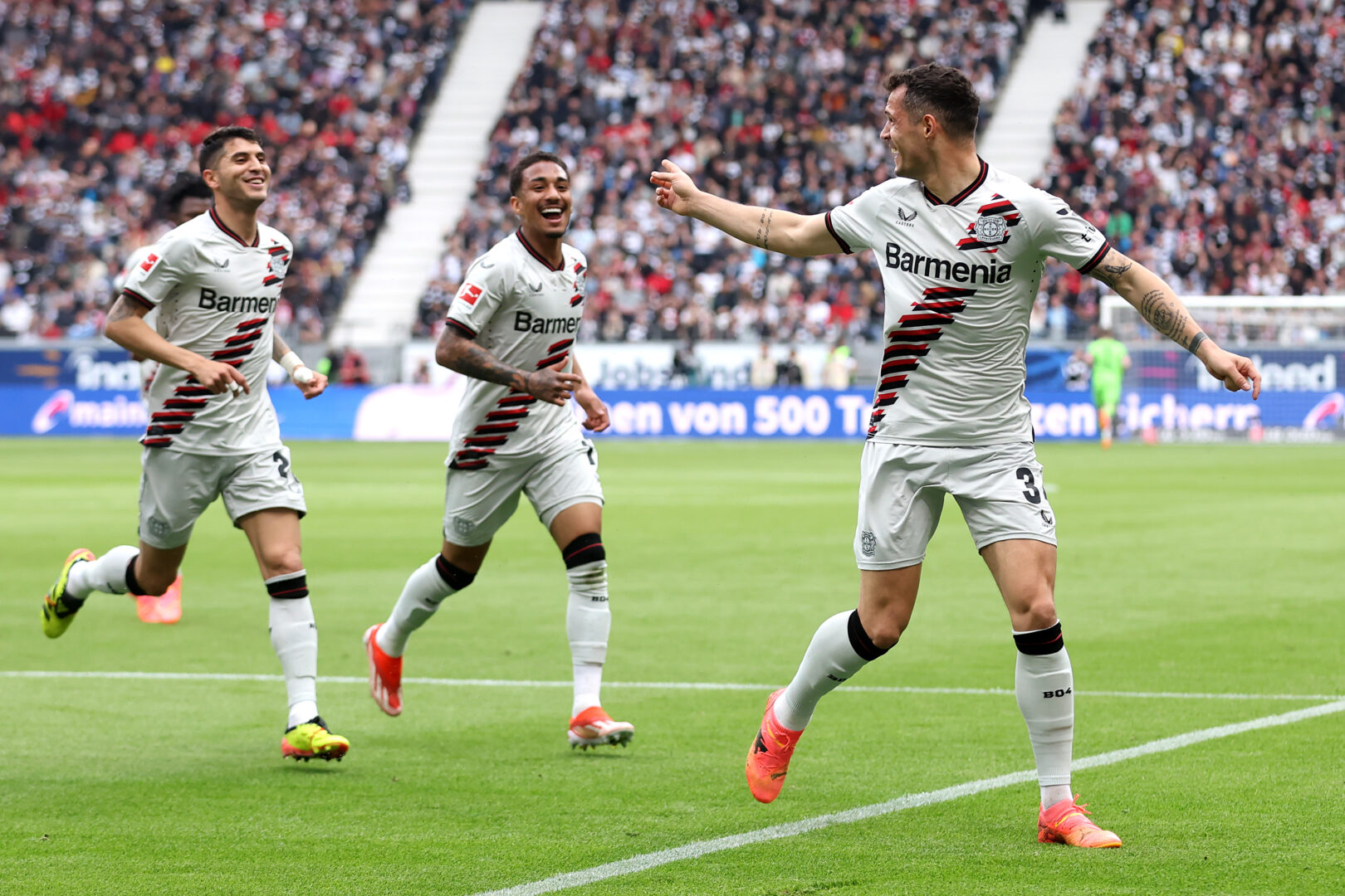 Bundesliga: Leverkusen bleibt weiterhin ungeschlagen.