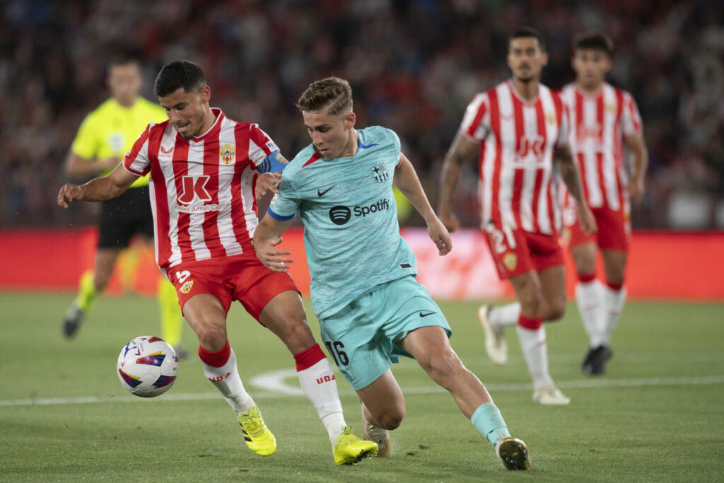 Im Saisonendspurt von La Liga war der FC Barcelona heute Abend beim Tabellenschlusslicht UD Almeria zu Gast. Gegen die bereits abgestiegenen Andalusier taten sich die Katalanen lange schwer, gewannen letztlich jedoch mit 2:0. (Fermin Lopez)