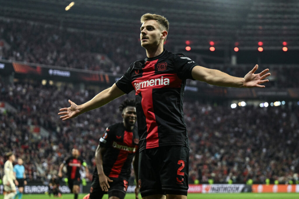 Josip Stanisic würde gerne bei Bayer Leverkusen bleiben.