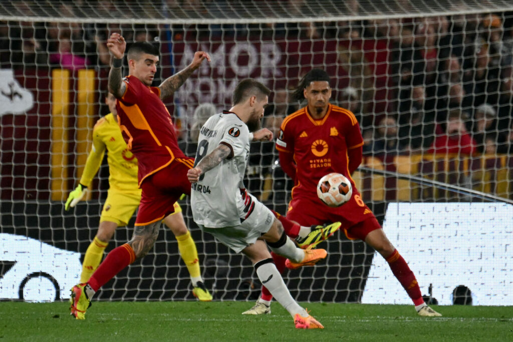 Bayer Leverkusen schlägt die AS Rom.
