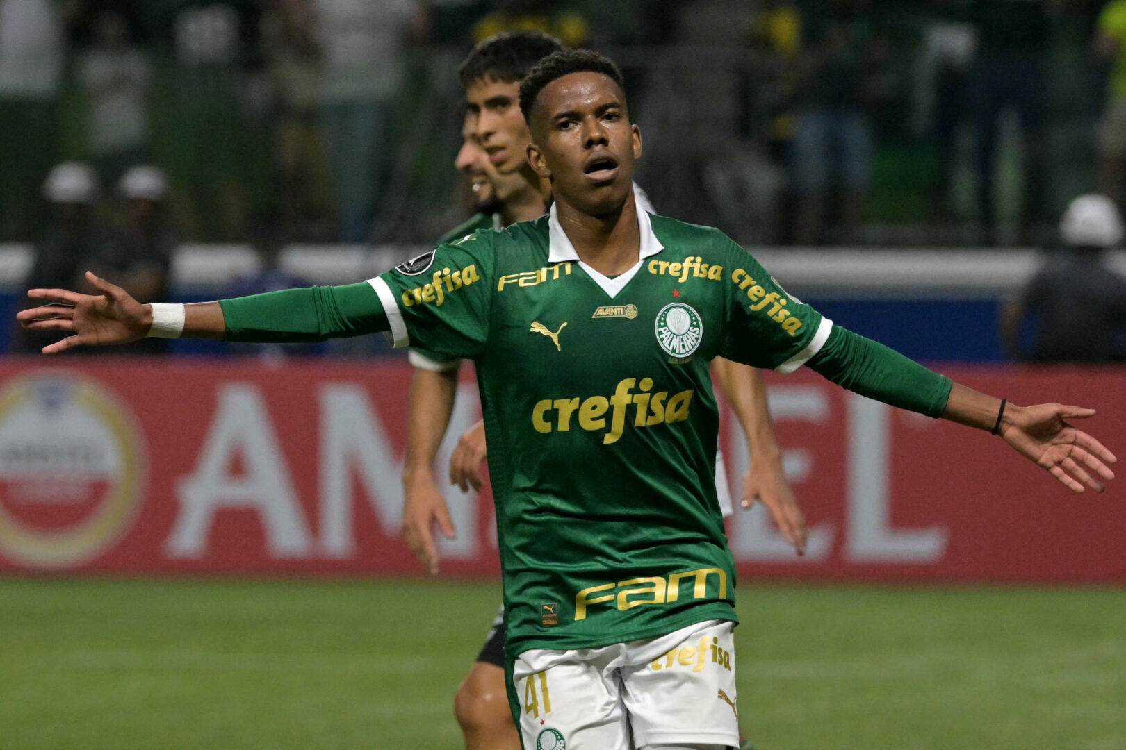 Große Konkurrenz: FC Bayern jagt Brasilien-Talent Estevao