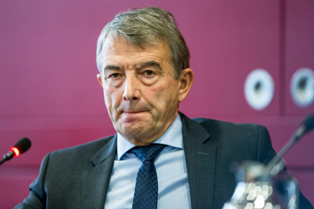 Der Sommermärchen-Prozess rund um die Vergabe der WM 2006 schlägt weiterhin hohe Wellen. Nun wurden die angeklagten DFB-Spitzenfunktionäre von Steuerfahnder Lutz Frank schwer belastet.