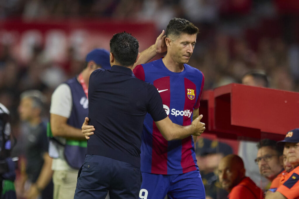 Doppel-Alu und artistischer Lewandowski: FC Barcelona gewinnt Xavis Abschiedsspiel in Sevilla