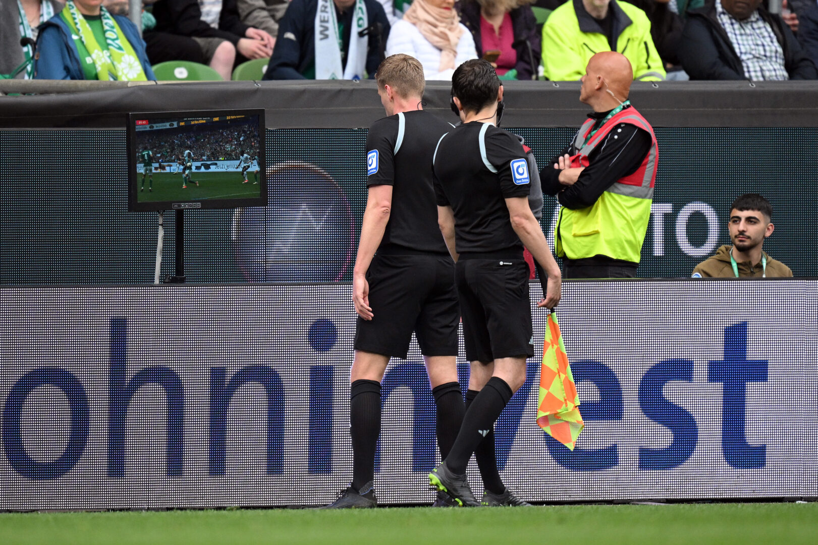 Bundesliga: Kuriose Schiedsrichterentscheidungen im Endspurt.