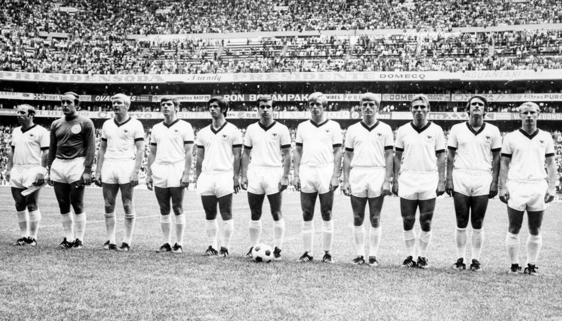DFB-Legende Karl-Heinz Schnellinger im Alter von 85 Jahren verstorben