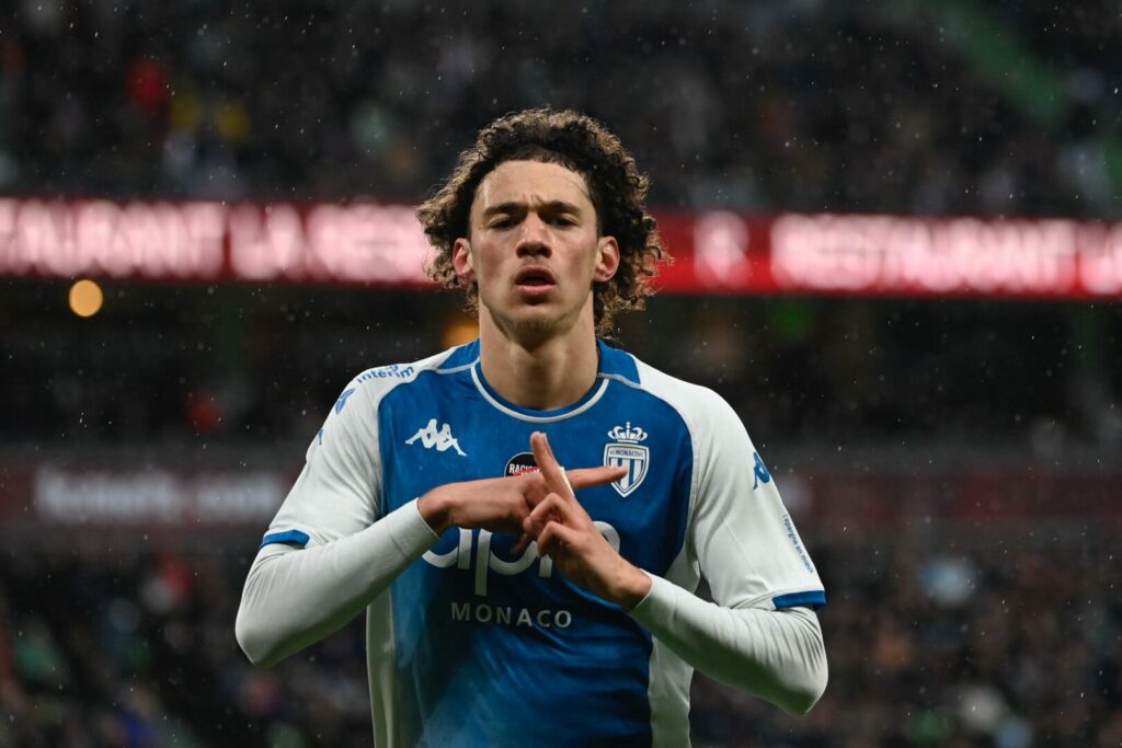 Maghnes Akliouche bejubelt einen Treffer.