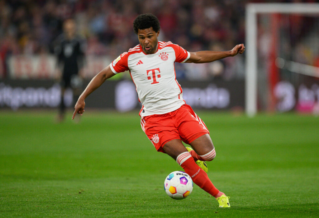 Serge Gnabry wurde in den letzten Wochen als einer der heißesten Abgangskandidaten beim FC Bayern gehandelt. Doch der Offensivstar selbst hat scheinbar andere Pläne.