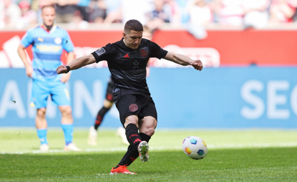 Christos Tzolis spielt am Freitag gegen Deutschland.