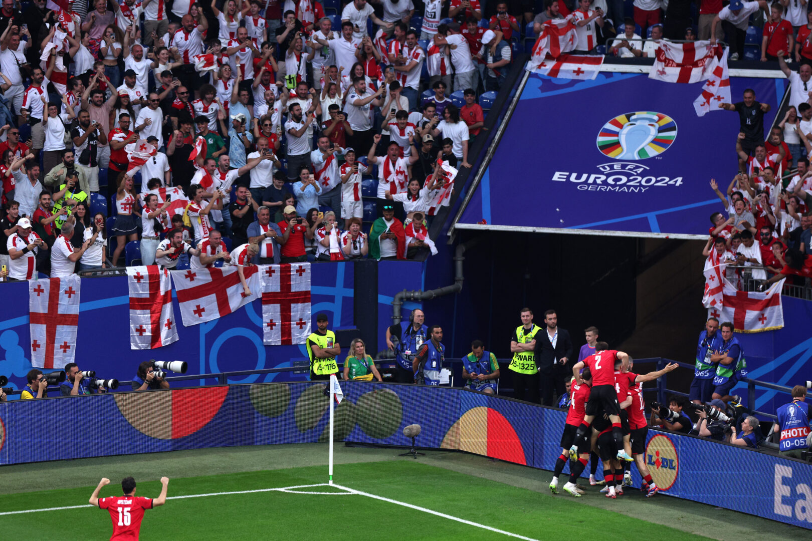 Kvaratskhelia nach 96 Sekunden! Georgien bezwingt Portugal und schafft die nächste Sensation!