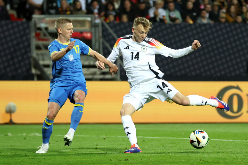 Der erste EM-Test der deutschen Nationalmannschaft steht in den Büchern. Gegen die Ukraine präsentierte sich die DFB-Elf enorm aktiv, verpasste es aber, sich zu belohnen. Trotz zahlreicher guter Gelegenheiten endete die Partie mit 0:0.