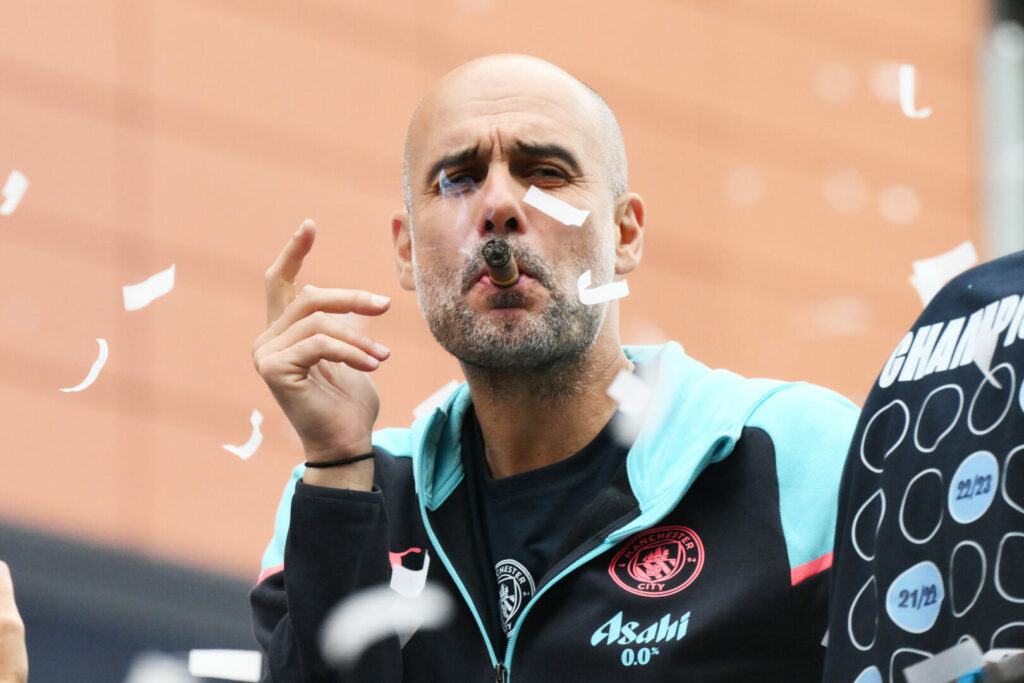 Die englische Premier League hat soeben ihren Spielplan für die kommende Saison herausgegeben. Bereits in Woche eins kommt es dabei zum Topspiel zwischen dem FC Chelsea und Manchester City.