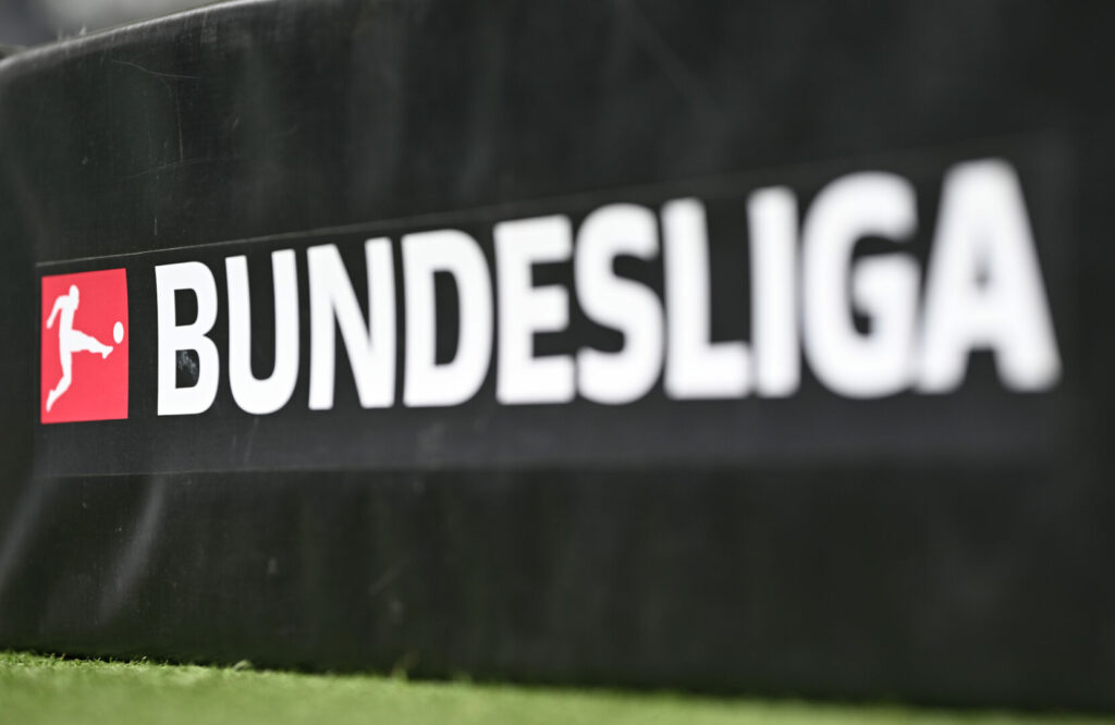 Die Bundesliga hat in der Saison 2022/2023 einen Umsatzrekord von 3,8 Milliarden Euro erwirtschaftet und ist somit an der spanischen La Liga vorbeigezogen.