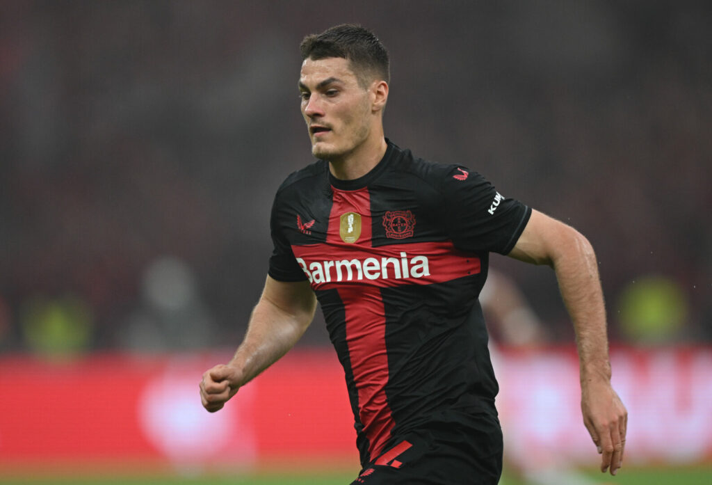 Bayer Leverkusen konnte die Meister-Mannschaft des Vorjahres bislang fast ausnahmslos zusammenhalten. Doch nun könnte sich ein durchaus prominenter Abgang anbahnen.