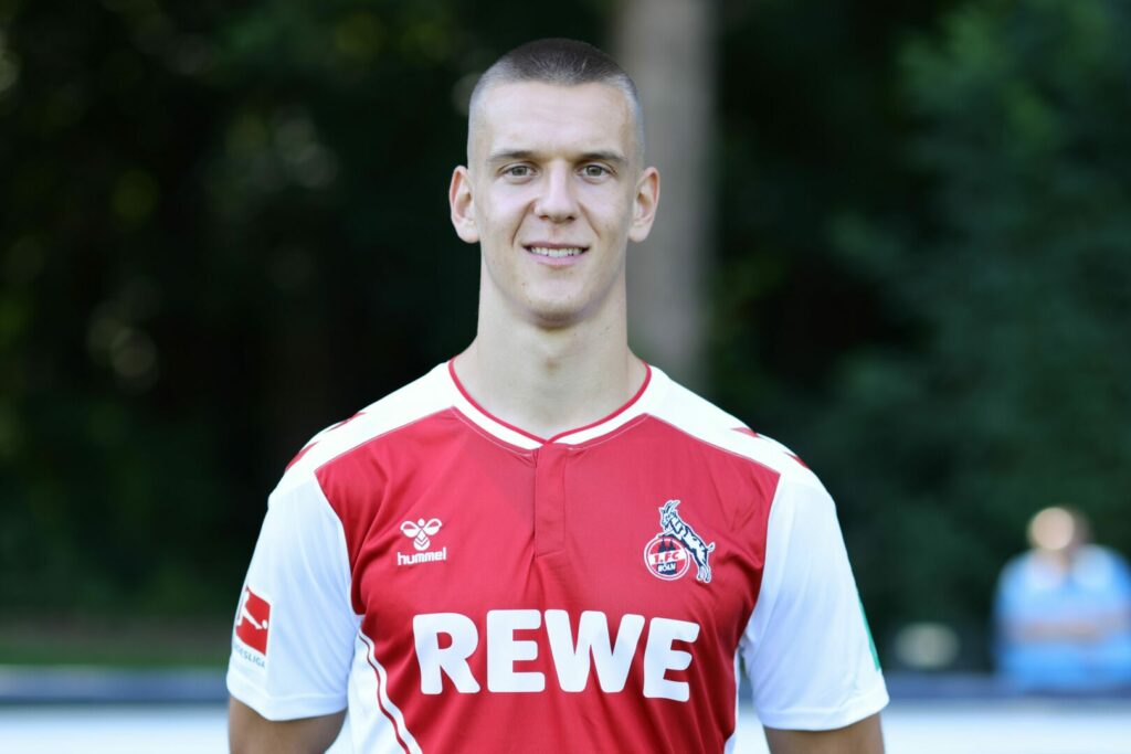 Der 1. FC Köln hat den Vertrag von Florian Dietz verlängert. Christian Keller lobt vor allem die Widerstandsfähigkeit seines verletzungsgeplagten Schützlings.
