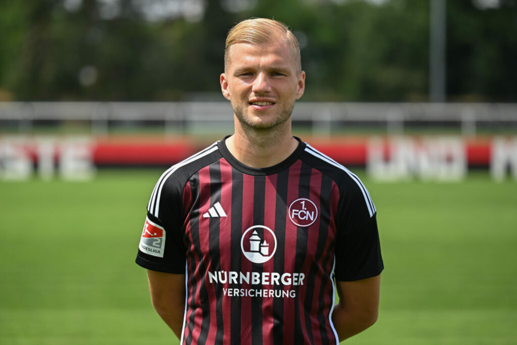Der 1. FC Nürnberg und Johannes Geis haben sich auf eine Vertragsauflösung geeinigt. Bis der Mittelfeldspieler einen neuen Klub gefunden hat, darf er jedoch in den Reihen der U23 trainieren.