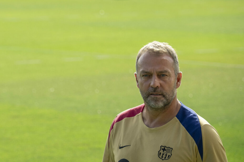 Drei Wochen vor dem Beginn der La-Liga-Saison gleicht der Kader des FC Barcelona noch einer Großbaustelle. Auch wenn das Zukunftsgerüst der Katalanen herausragend ist, wartet auf Hansi Flick und Kaderplaner Deco noch eine Menge Arbeit. 