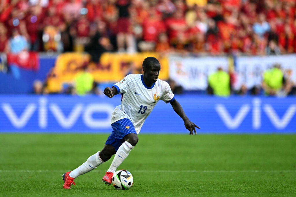 West Ham United arbeitet momentan an einer Premier-League-Rückkehr von N’Golo Kanté. Die Verhandlungen mit dessen aktuellem Klub Al-Ittihad laufen bereits.