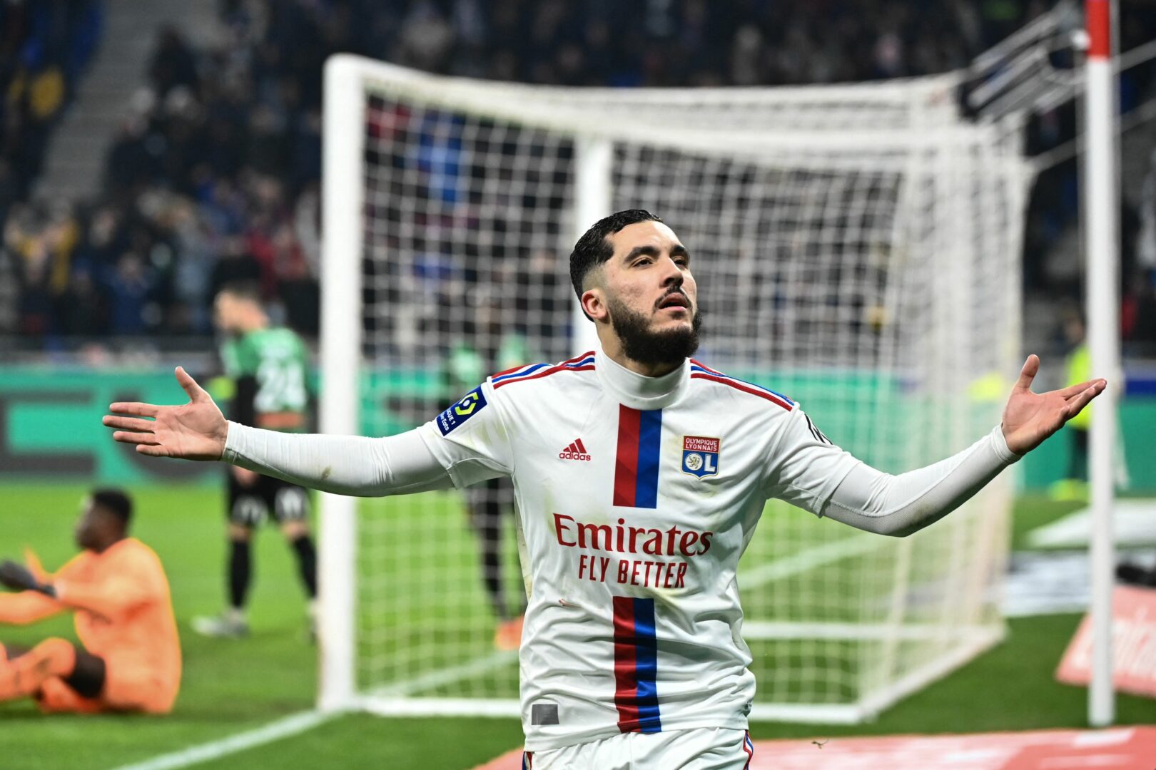 Olympique Lyon genervt, Spieler wartet: Cherki-Deal des BVB wackelt!