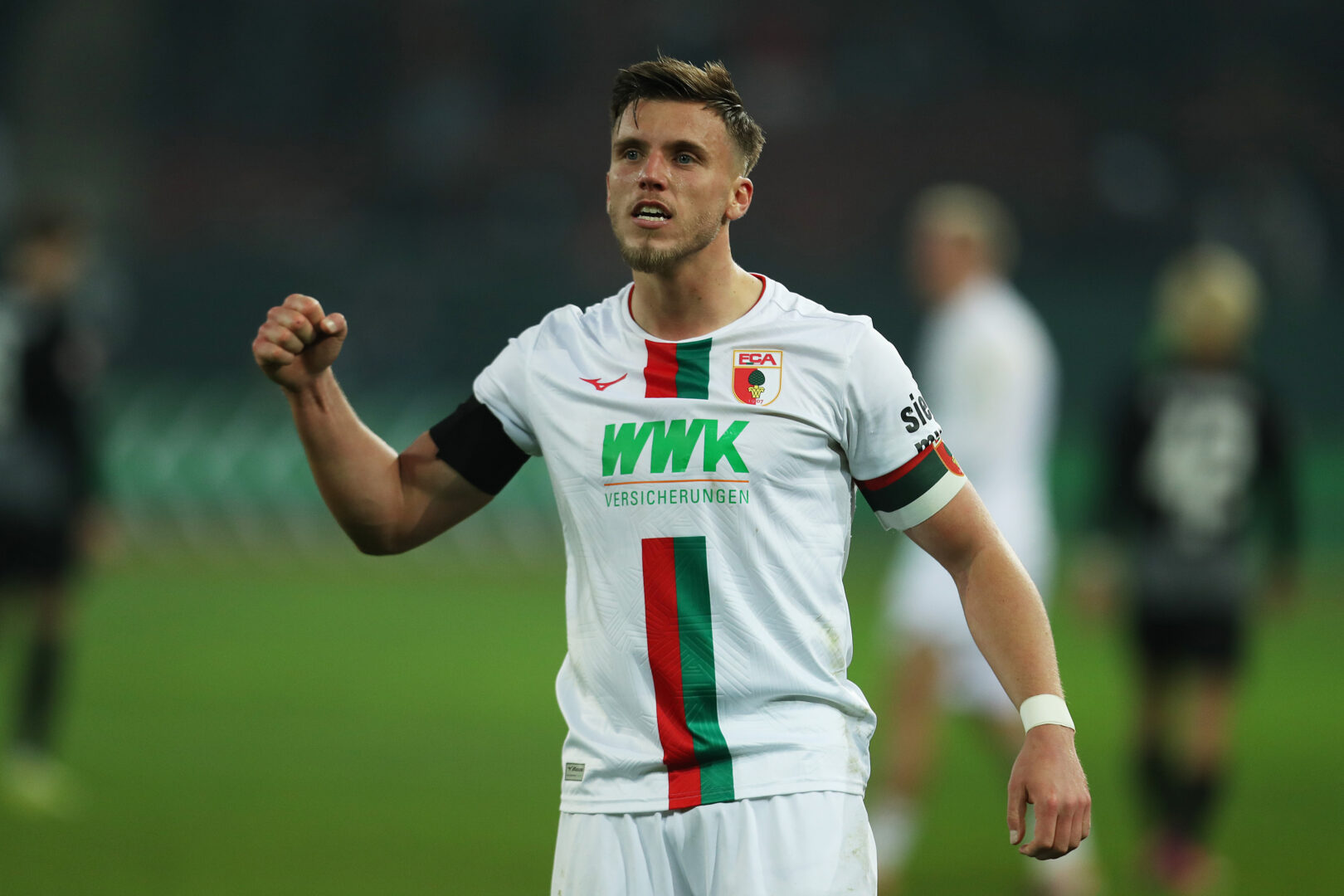FC Augsburg lehnt auch das zweite VfB-Angebot für Demirovic ab!