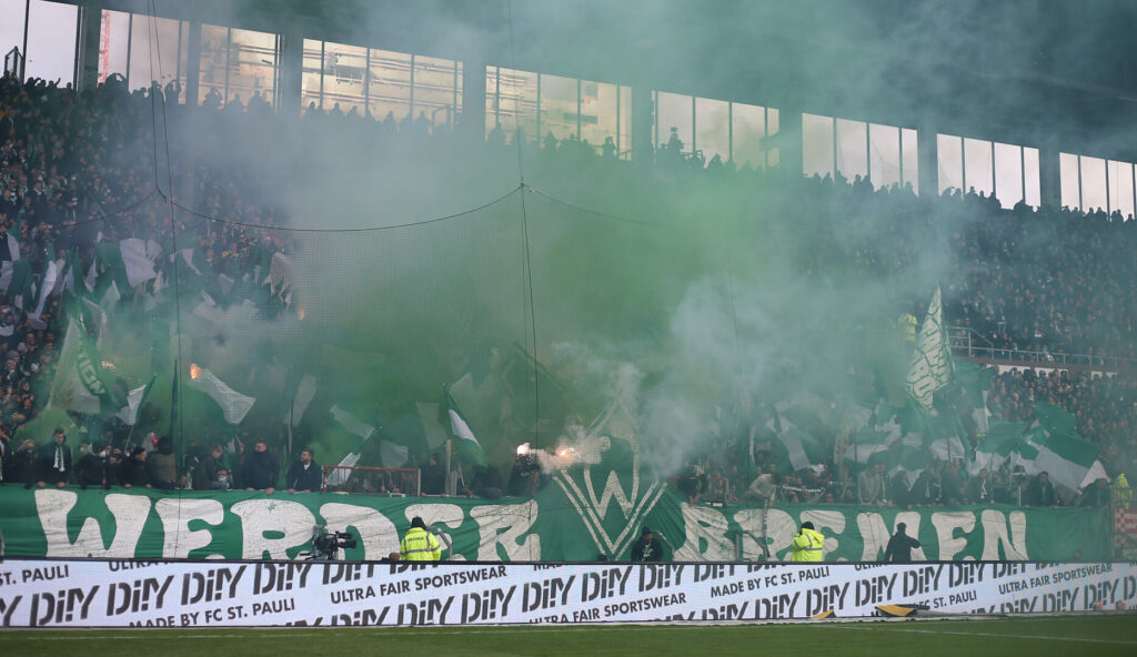 Die DFL spricht über eine Teil-Legalisierung von Pyrotechnik.