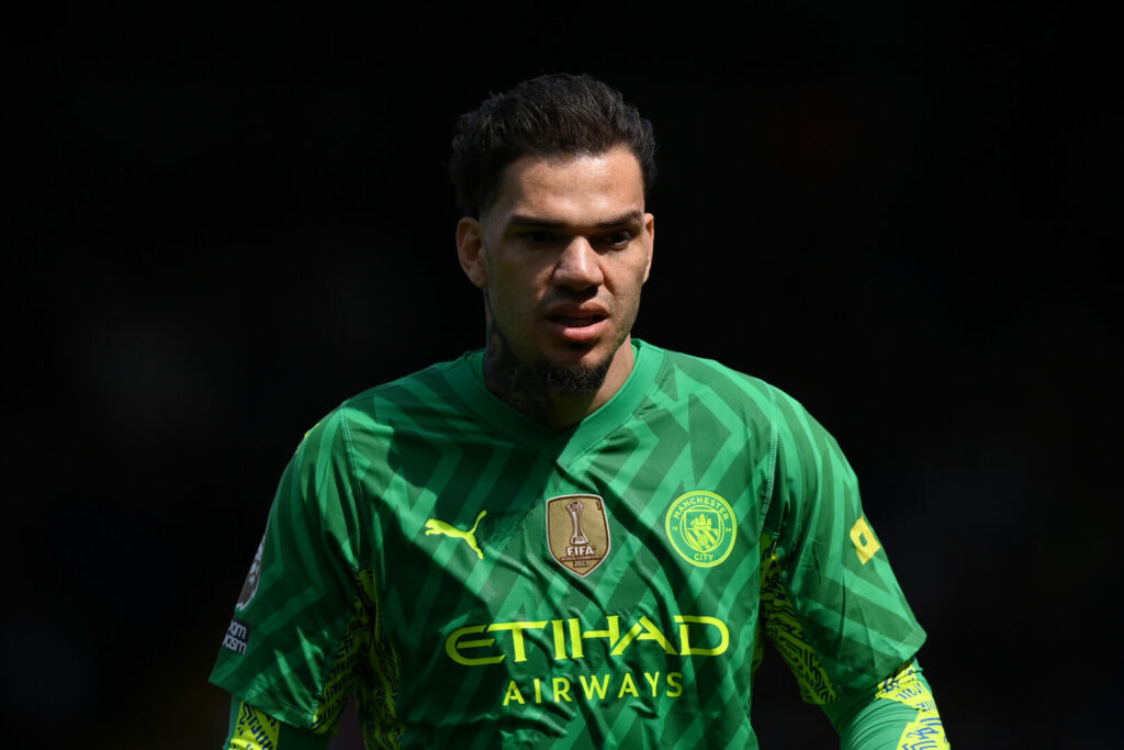 Schon seit einigen Wochen wird über einen Wechsel Edersons nach Saudi-Arabien spekuliert. Statt zu Al-Nassr könnte es den Keeper nun aber zu Al-Ittihad ziehen.