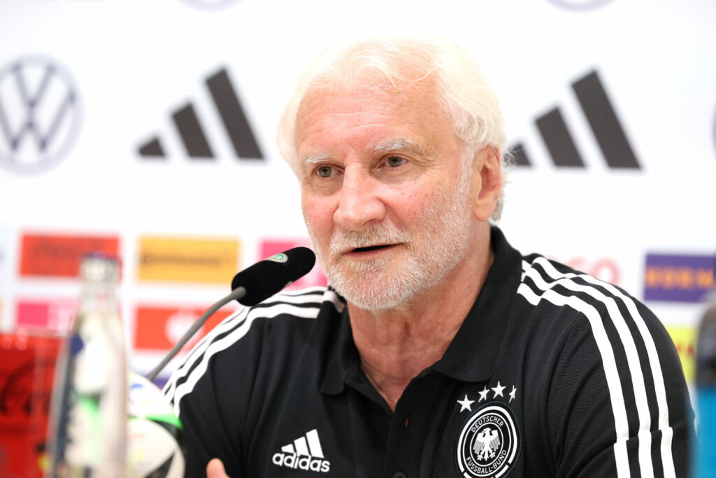 Am Freitag trifft die deutsche Nationalmannschaft im ersten EM-Viertelfinale auf Spanien. DFB-Sportdirektor Rudi Völler zollt dem Gegner höchsten Respekt. Zwei X-Faktoren würden das spanische Spiel noch gefährlicher als ohnehin schon machen.