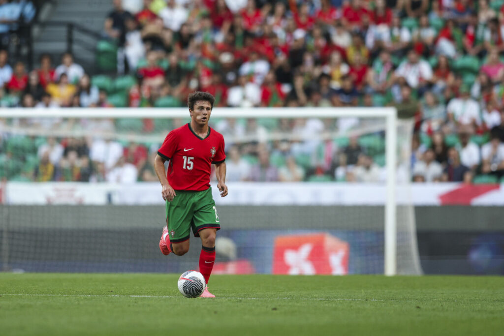 Ein Transfer von Joao Neves zu Paris Saint-Germain steht unmittelbar bevor. Laut eines Medienberichts unterschreibt der Portugiese für fünf Jahr beim französischen Meister.
