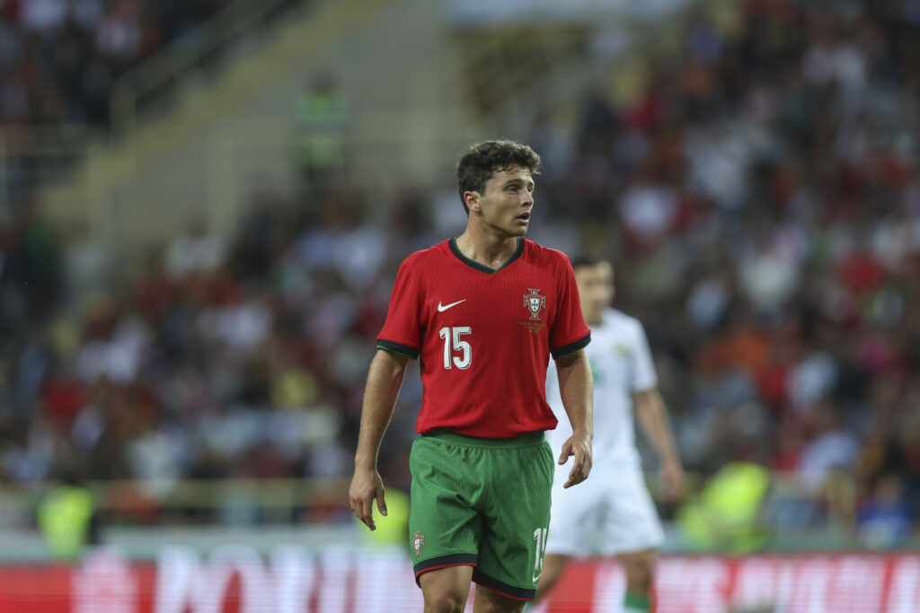 Paris Saint-Germain besitzt gute Chancen, den Transfer von Joao Neves in den kommenden Tagen unter Dach und Fach zu bringen. Auch Renato Sanches könnte Bestandteil des Deals werden.