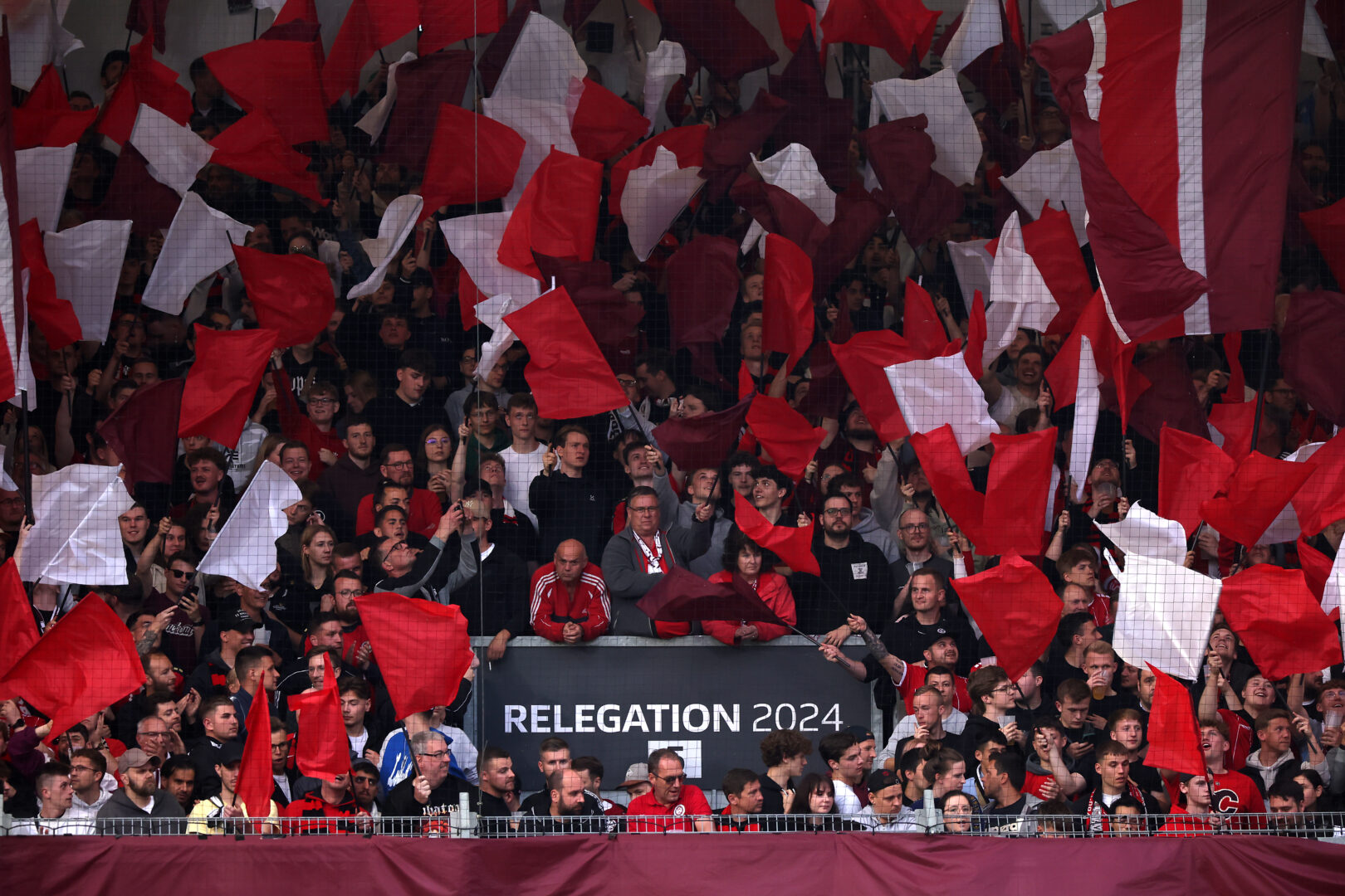 Die deutschen Profiligen haben in der abgelaufenen Saison einen neuen Zuschauerrekord aufgestellt. Die DFL gab am heutigen Freitag bekannt, dass über 20 Millionen Anhänger in die deutschen Stadien strömten.