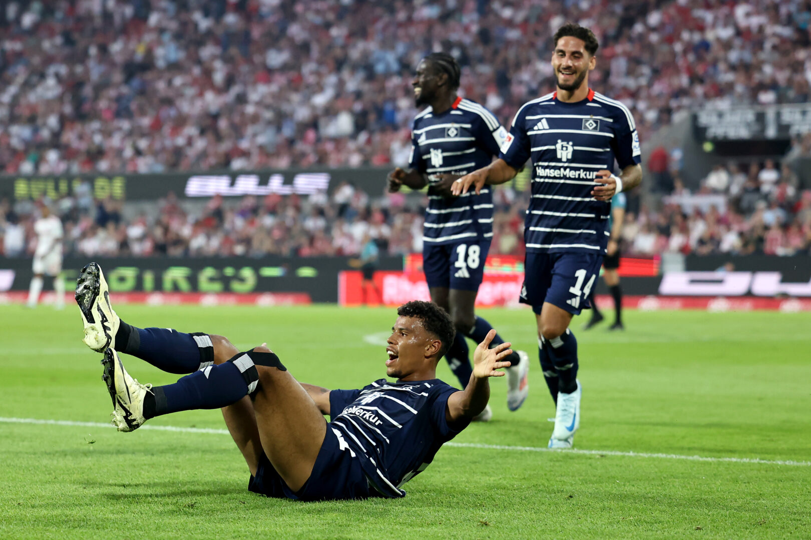 Königsdörffer dank Doppelpack zum Matchwinner: HSV gewinnt zum Auftakt in Köln!