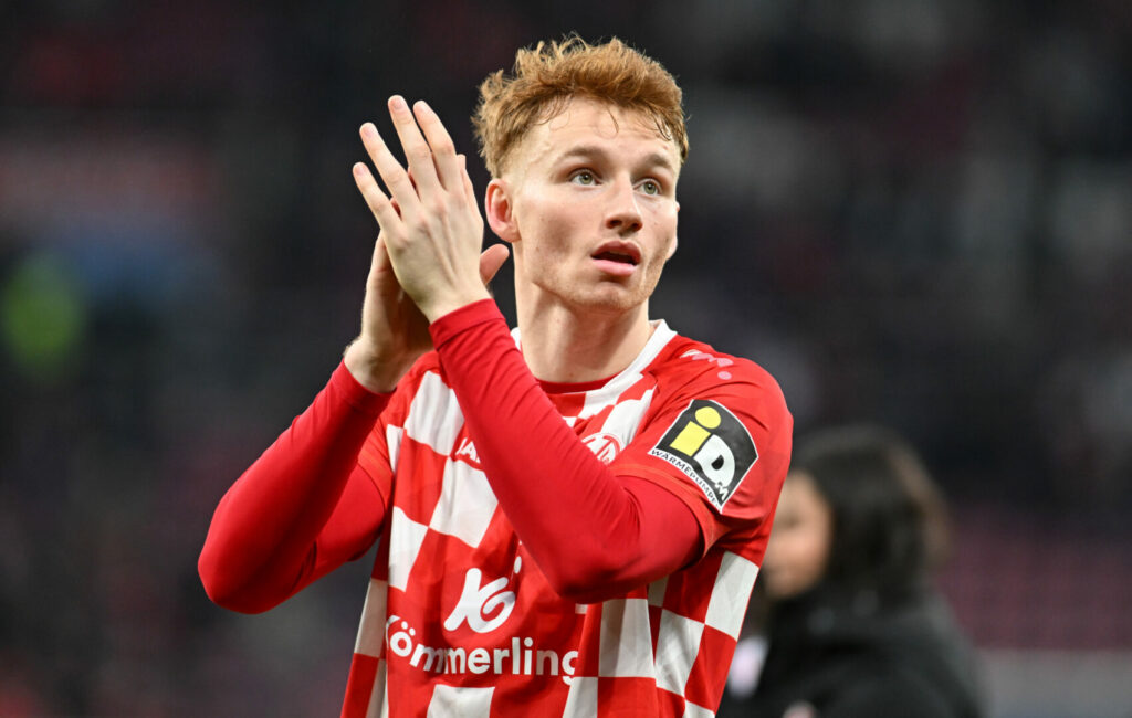 Sepp van den Berg könnte beim VfL Wolfsburg landen.