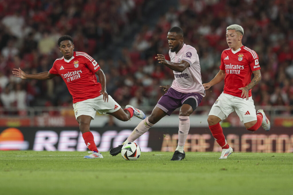 Der FC Augsburg verstärkt sich mit Mittelfeldspieler Frank Onyeka.