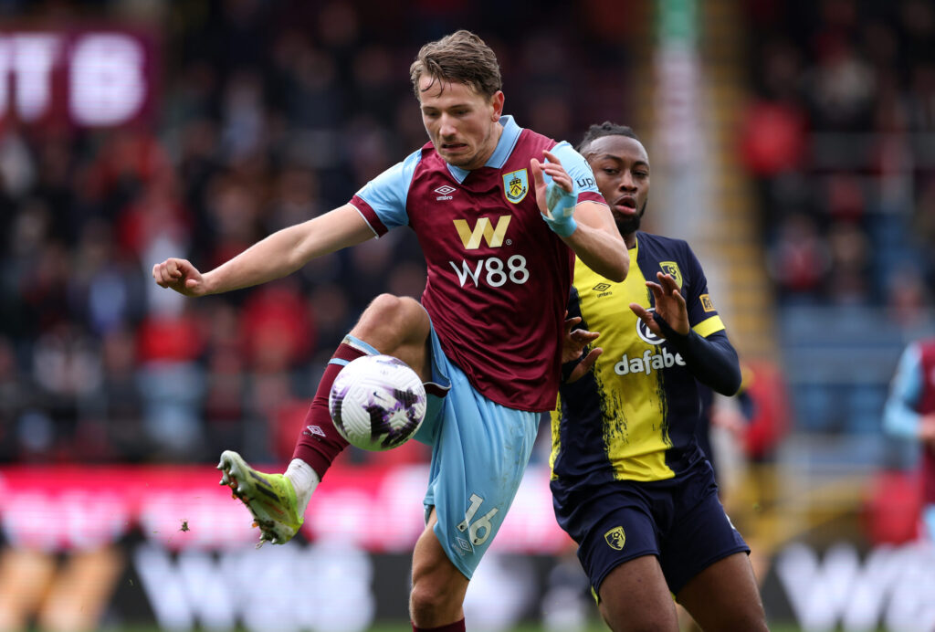 Der FC Fulham hat sich die Dienste von Mittefeldspieler Sander Berge gesichert. Soeben machten die Cottagers den Transfer offiziell.