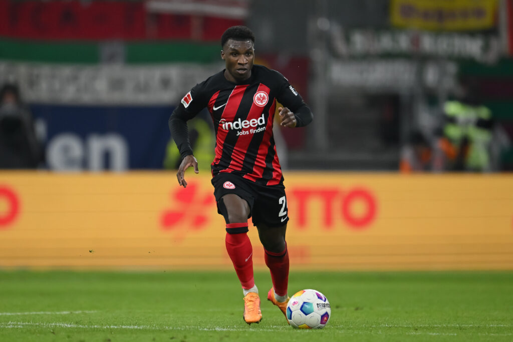 Eintracht Frankfurt verleiht Aurelio Buta für eine Saison nach Frankreich. Der 27-Jährige wechselt zu Stade de Reims.