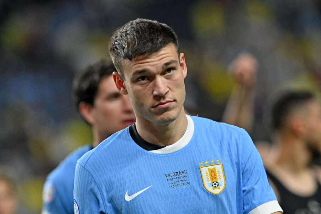 Manchester United und Paris Saint-Germain verhandeln weiterhin über einen Transfer von Manuel Ugarte. Die Red Devils wollen den Preis noch etwas nach unten drücken und sind bereit, bis zum Deadline-Day dafür zu pokern.