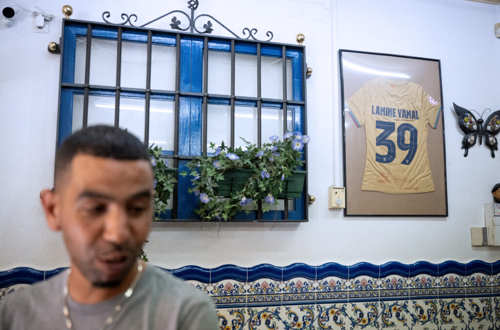 Mounir Nasraoui, der Vater von Lamine Yamal, wurde am gestrigen Mittwoch angegriffen und befindet sich weiterhin im Krankenhaus. Die katalanische Polizei bestätigte nun die Verhaftung von drei Personen.