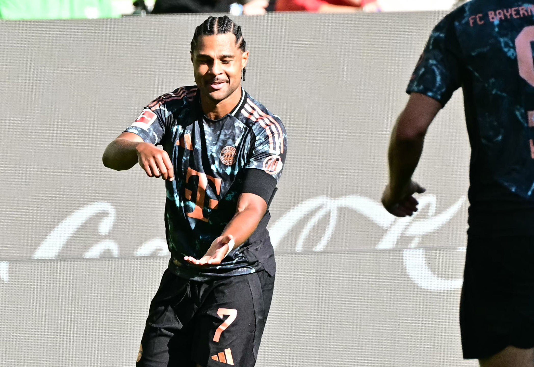 Gnabry rettet Kompanys turbulentes Bundesliga-Debüt beim FC Bayern
