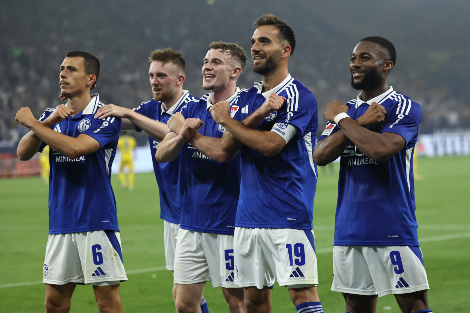 Zwei Doppelpacker und ein Traumtor: Effiziente Schalker deklassieren Braunschweig!