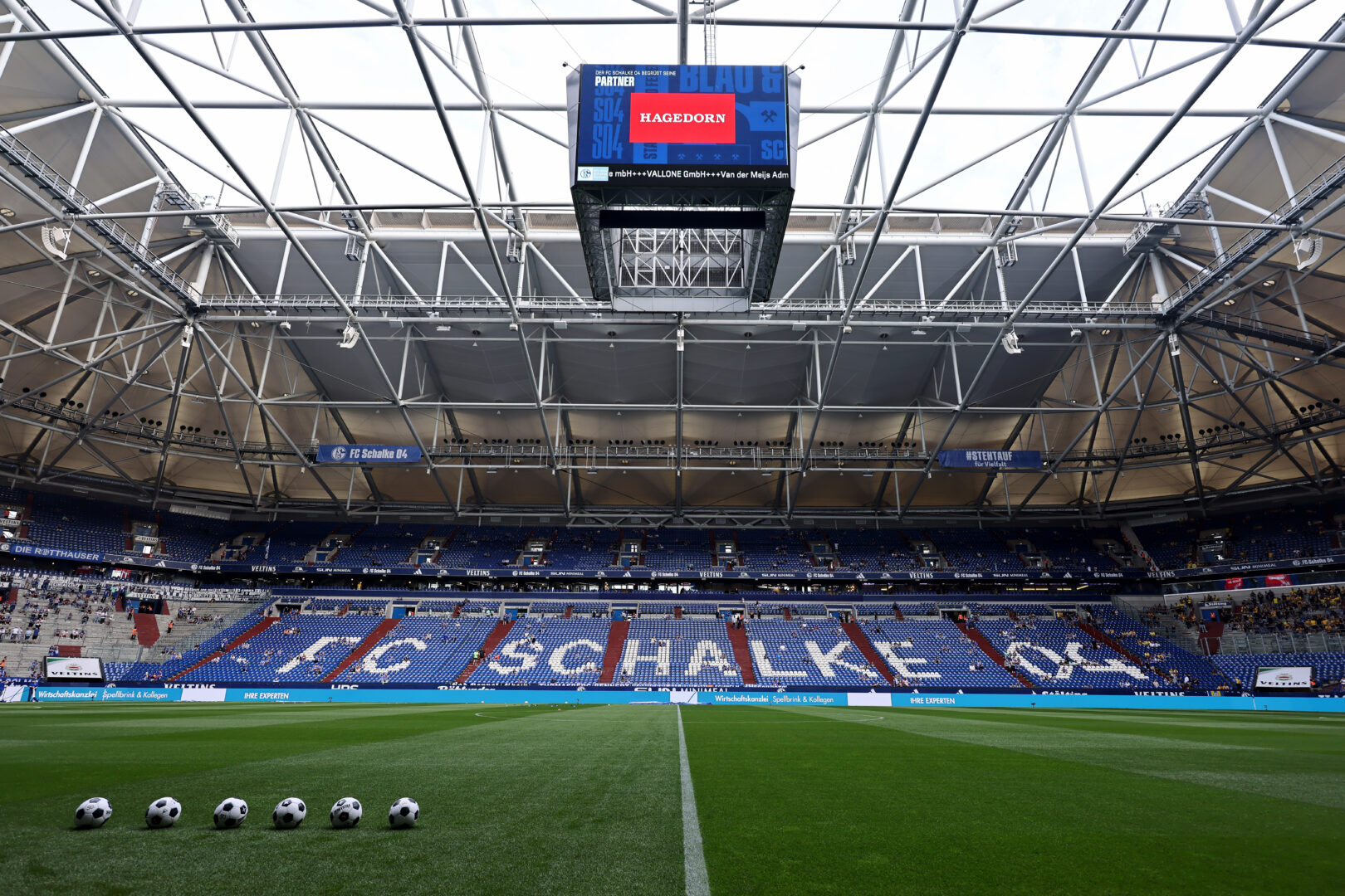 Schalke empfängt Braunschweig: Die Aufstellungen zum ersten Topspiel der 2. Bundesliga