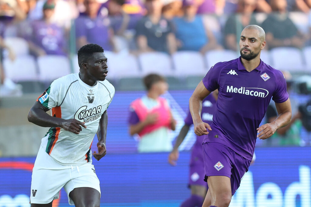 Auf der Suche nach Verstärkung für das defensive Mittelfeld beschäftigt sich Atletico auch mit einer Verpflichtung von Sofyan Amrabat. Konkurrenz erhalten Los Rojiblancos dabei aus der Türkei.