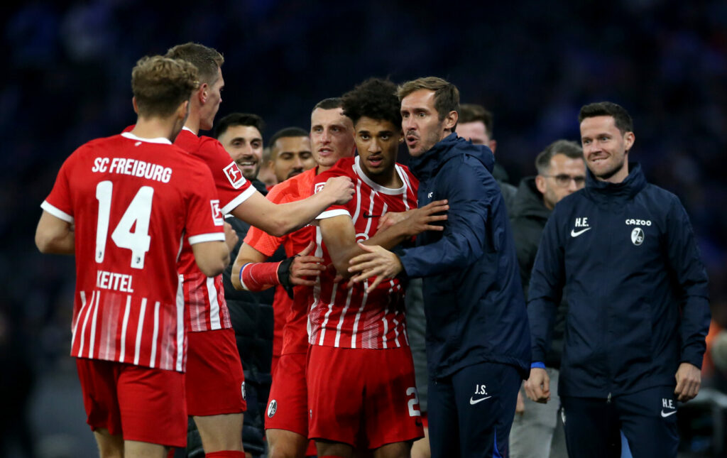 In Freiburg bricht eine neue Ära an. Julian Schuster ersetzt Christian Streich und wählt dabei teilweise eine andere Herangehensweise als sein Vorgänger.