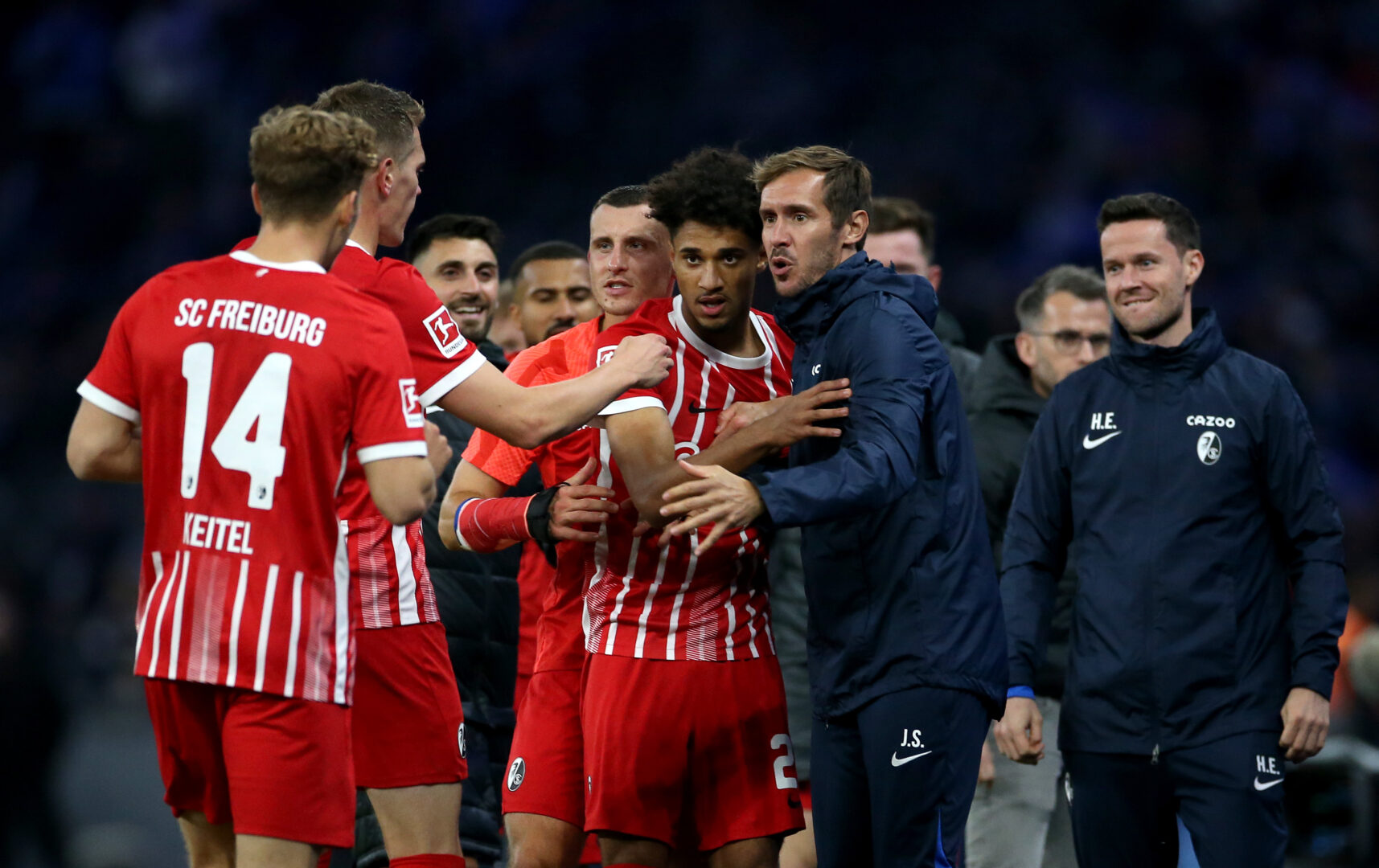 In Freiburg bricht eine neue Ära an. Julian Schuster ersetzt Christian Streich und wählt dabei teilweise eine andere Herangehensweise als sein Vorgänger.