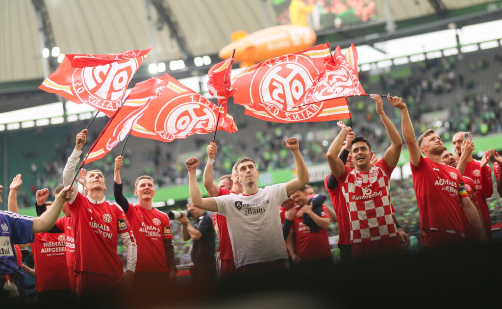 Die Mainzer Ultraszene hat die eigene Klubführung wegen der Verpflichtung von Kaishu Sano scharf kritisiert und Aufklärung gefordert. Der Japaner saß wegen eines vermeintlichen sexuellen Übergriffes zuletzt mehr als zwei Wochen in Untersuchungshaft.