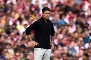 Der FC Arsenal kann auch weiterhin auf seinen Erfolgstrainer Mikel Arteta bauen. Der Spanier unterschrieb bei den Nord-Londonern ein bis xxxx datiertes Arbeitspapier.